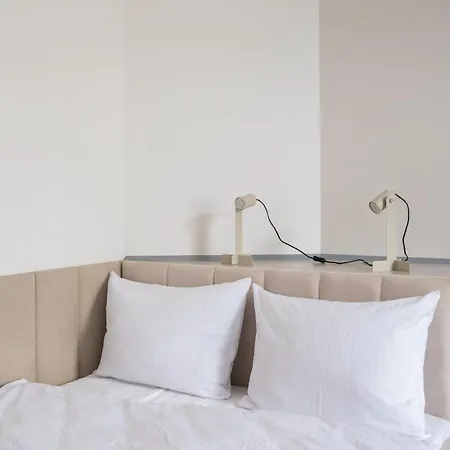 Hoza 62 Deluxe By Bookinghost *