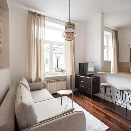 Hoza 62 Deluxe By Bookinghost *