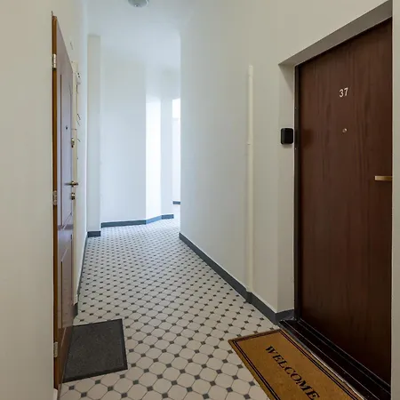 Hoza 62 Deluxe By Bookinghost